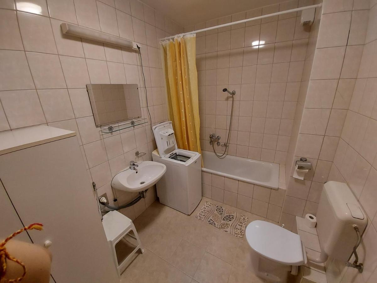 Romai Therme Apartman Apartment เฮวิซ ภายนอก รูปภาพ